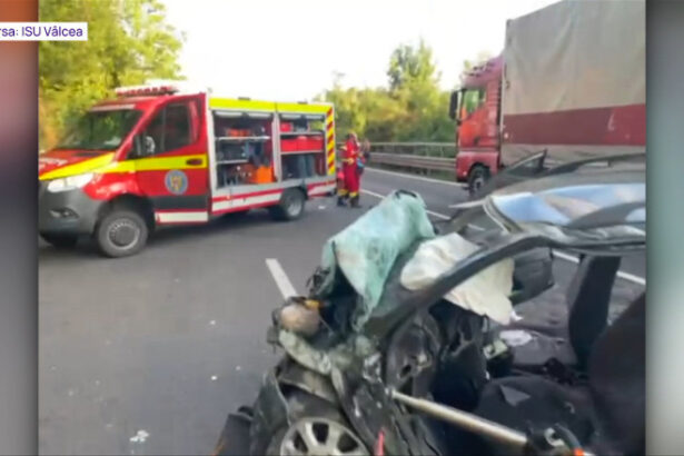 video accident grav intre un tir si o masina pe dn7 in valcea o persoana a murit si o alta a fost ranita 6862316564f73