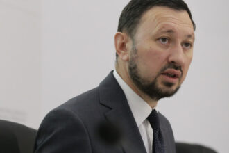 video fechet spune ca trebuie regandit modul gestionarii apelor pluviale daca mai ploua o ora probabil ca intreg bucurestiul era sub ape 6848ffe5e4c4a