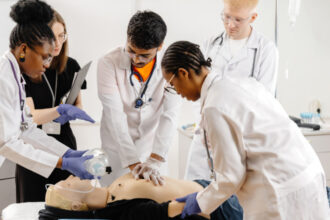 video in franta e greu aici e simplu studentii straini care invata sa devina medici in romania concurenta record la admitere la umf iasi 68426868d029a