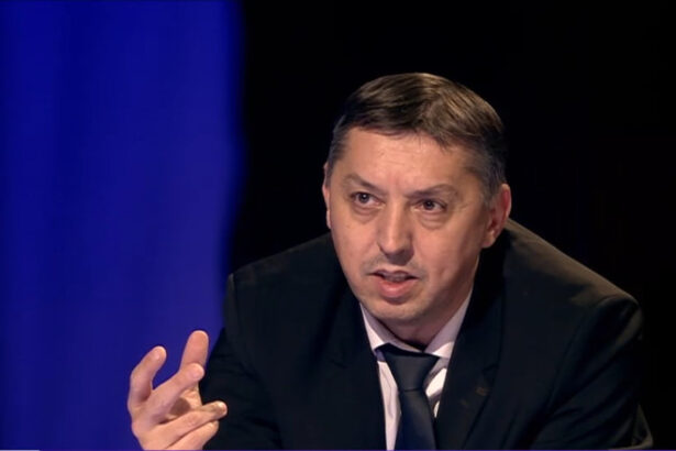 video ministrul educatiei daniel david spune ca nu ar trebui ca elevii sa aiba teme care sa cumuleze mai mult de doua ore pe zi 683de044c5401