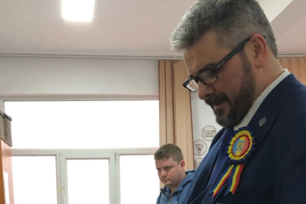 video motivul unui senator pot sa ceara bani de chirie desi sta in bucuresti am 7 copii ai nevoie de loc de reculegere 6862dc4e35dc9