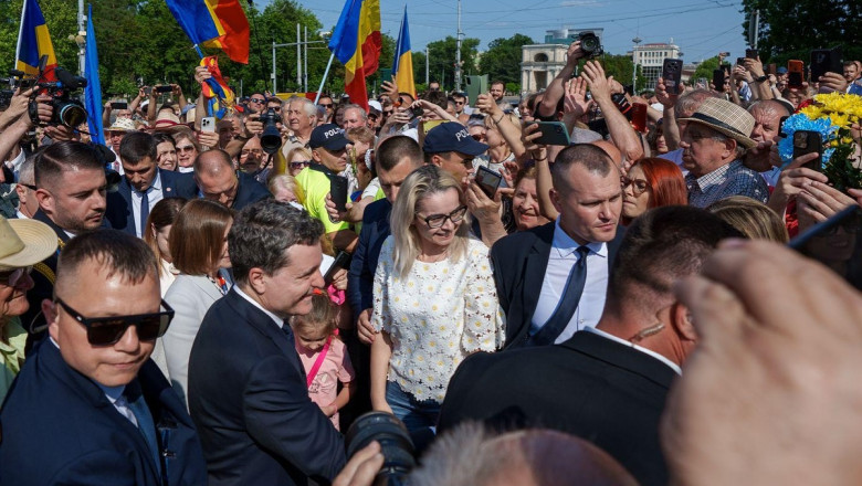 video nicusor dan baie de multime la chisinau presedintele a fost votat de peste 80 dintre basarabenii cu cetatenie romana 68485f5d654db