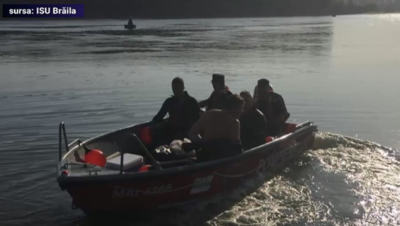 video o persoana este cautata cu scafandri dupa ce o barca s a rasturnat pe raul arges 6847093445f23