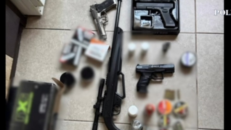 video operatiunea jupiter politistii au gasit zeci de arme dupa perchezitii in capitala 26 de verificari si in judetul arges 68402a36b7ccd