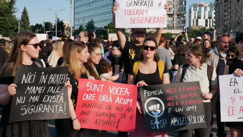 video protest in piata victoriei dupa uciderea teodorei marcu cand statul tace femeile mor 683fc574b2779