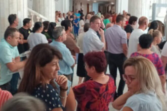 video protest la ministerul finantelor angajatii au oprit lucrul nemultumiti de taierea sporurilor 6862829f5bfdd