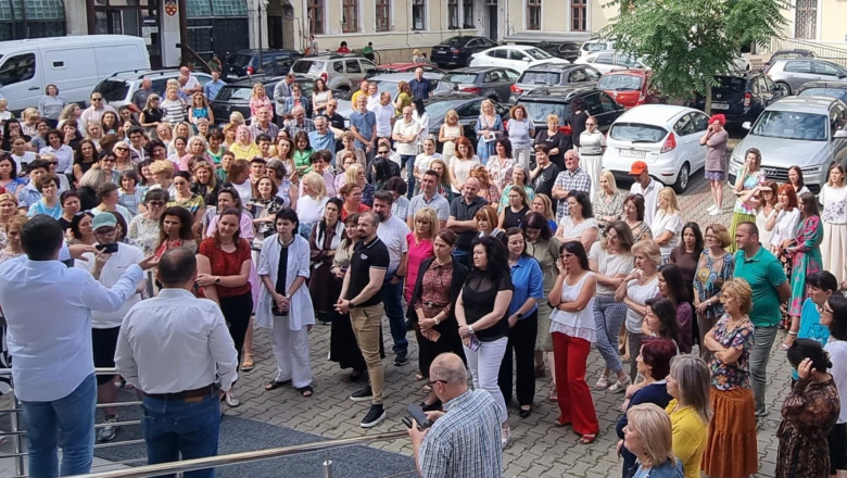 video protest spontan al salariatilor anaf din cluj nemultumiti de taierea sporurilor 6862530910a09