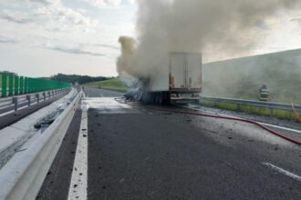 video trafic afectat pe drumul expres dupa ce un tir a luat foc la negreni 683c8a00e91e1