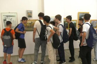 vizita la galeria artis 6842dc69bc2dc