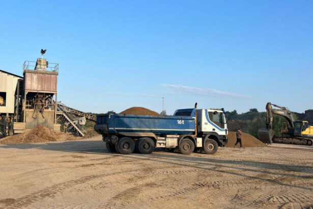 zeci de perchezitii in dambovita pentru combaterea infractiunilor de mediu suspiciuni privind arderea ilegala a deseurilor 683eb332e4bd9