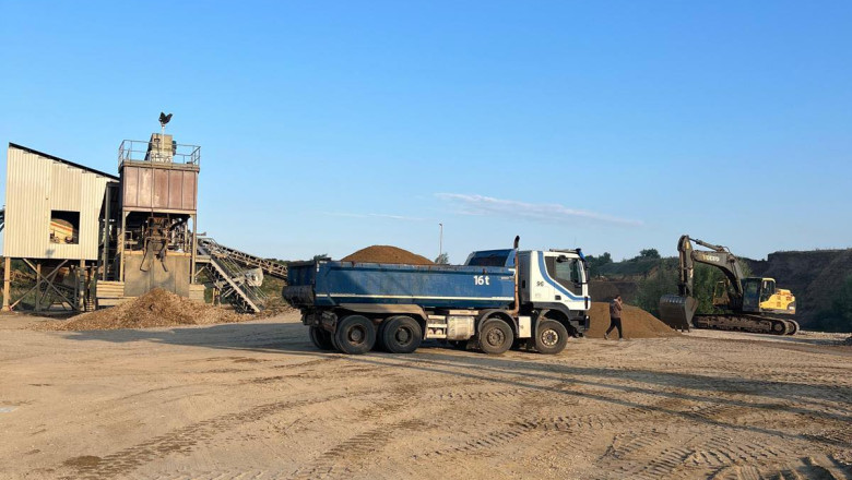 zeci de perchezitii in dambovita pentru combaterea infractiunilor de mediu suspiciuni privind arderea ilegala a deseurilor 683eb332e4bd9