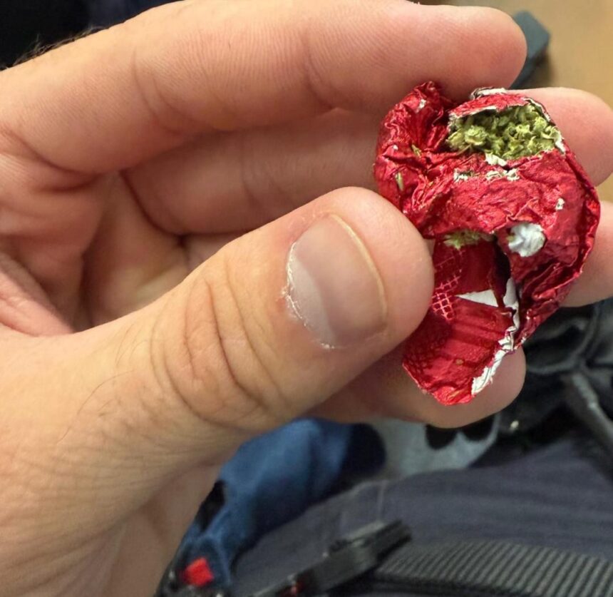 barbati surprinsi cu droguri pe strada in slatina 6874d70ecd117