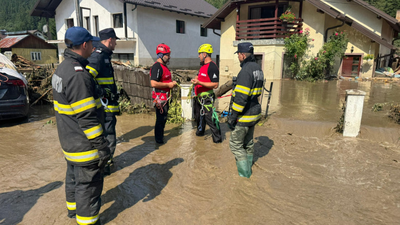 cel putin 600 de locuitori din brosteni nu stau in casele lor afirma primarul orasului 688a6cf3cdf25