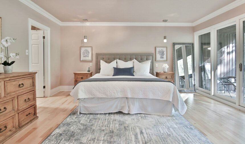 cum sa iti amenajezi dormitorul perfect in jurul unui pat tapitat 686cd8c9cb9f3