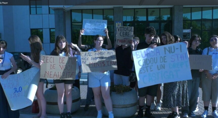 elevii din olt protest la prefectura olt 6865229a5557a