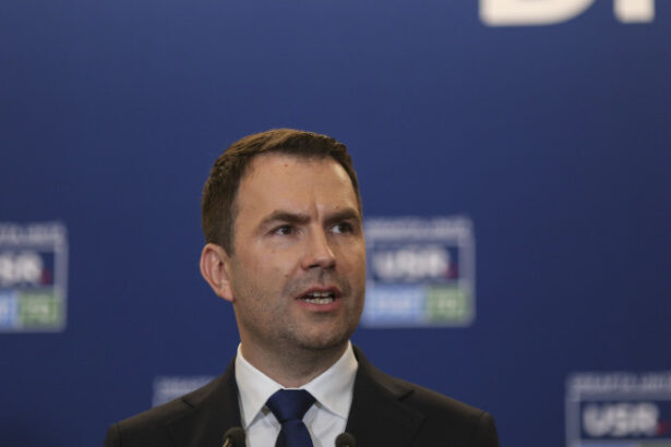 exclusiv catalin drula vrea sa candideze la primaria capitalei cu sprijin de la usr si pnl ce ii raspunde lui ciprian ciucu 688a6fe6ad474