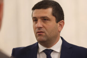 exclusiv cum a ajuns un incubator de afaceri sa foloseasca gratis o cladire a ministerului economiei radu miruta e jaf la drumul mare 687fde4b4e858