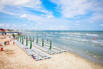 fenomenul care strica vacanta turistilor de pe litoral apa marii s a racit brusc de la 23 de grade la doar 13 grade 687f857a3af01