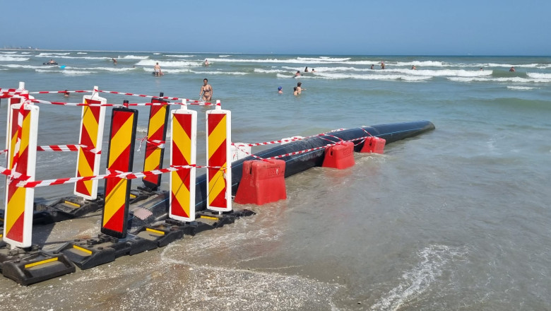 foto primaria navodari sanctionata din cauza ca o teava deverseaza ape pluviale in mare amenzi de peste 800 000 lei pe litoral 68888790cd576