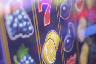 guvernul vrea ca primariile sa decida zonele unde pot activa jocurile de noroc pe baza unei taxe ilie bolojan orasele sunt invadate 68712bab345c2