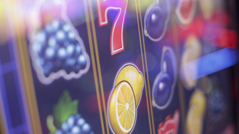 guvernul vrea ca primariile sa decida zonele unde pot activa jocurile de noroc pe baza unei taxe ilie bolojan orasele sunt invadate 68712bab345c2