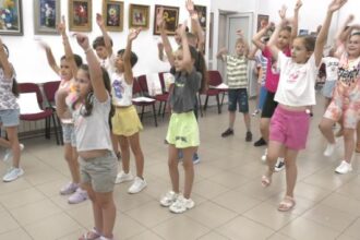 in pasi de dans la biblioteca judeteana 686e409c0dd8e