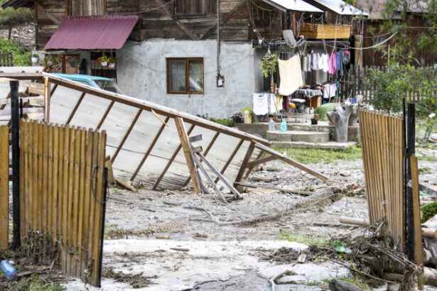 ministra mediului a ajuns la brosteni o sa facem absolut tot ceea ce putem ca sa ajutam nu doresc sa fac o activitate populista 688b89b0070e8