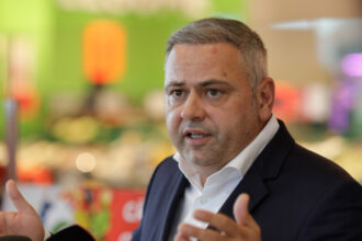 ministrul agriculturii florin barbu vrea sa se renunte la investitiile in stadioane si sali de sport 686c1d57ab49e