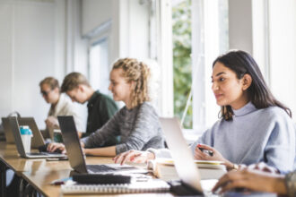 p kaufland si universitatea 1 decembrie 1918 din alba iulia lanseaza primul program dual de licenta in logistica operationala 687fe46d26f61