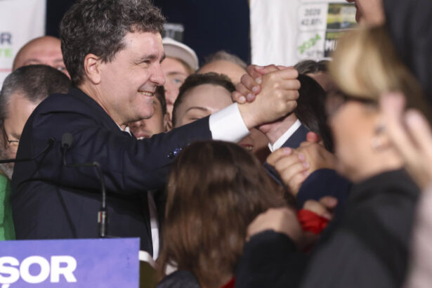 parlamentari usr si antreprenori pe lista finantatorilor lui nicusor dan cine i a dat bani de campanie presedintelui 6874fcc4b0fe3