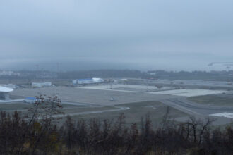 rusia redeschide un aeroport strategic de la marea neagra care a fost inchis dupa declansarea ofensivei in ucraina 686ee0ec4347b