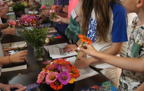 semne de carte cu flori presate la scoala de vara 686e924826295