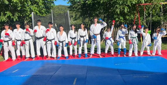 templul lui kratos cantonament la munte 686cfcd7df920