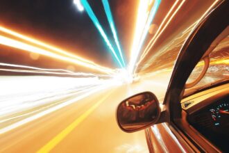 un tanar zbura cu masina pe drumul expres politistii l au oprit si i au luat permisul 686d208cce79a