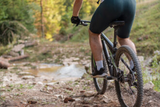 video aventura pe doua roti in masivul postavaru cum arata vacanta ideala pentru mii de romani pasionati de ciclismul montan 68748b3e3537e
