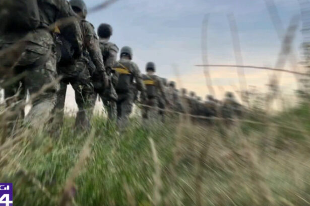 video exclusiv tandem cu fortele speciale cum se antreneaza unitatea de elita a armatei salt cu parasuta de la 4 000 de metri filmat de digi24 688100e22122f