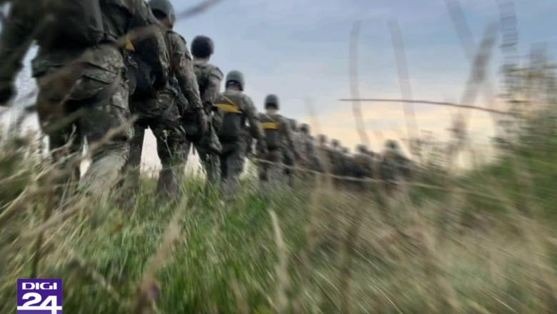 video exclusiv tandem cu fortele speciale cum se antreneaza unitatea de elita a armatei salt cu parasuta de la 4 000 de metri filmat de digi24 688100e22122f