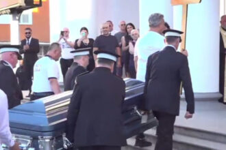 video sicriul cu trupul neinsufletit al campionului mihai leu intampinat cu aplauze la hunedoara 68659ef8686d5 3