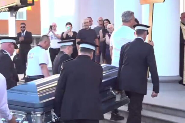 video sicriul cu trupul neinsufletit al campionului mihai leu intampinat cu aplauze la hunedoara 68659ef8686d5 3