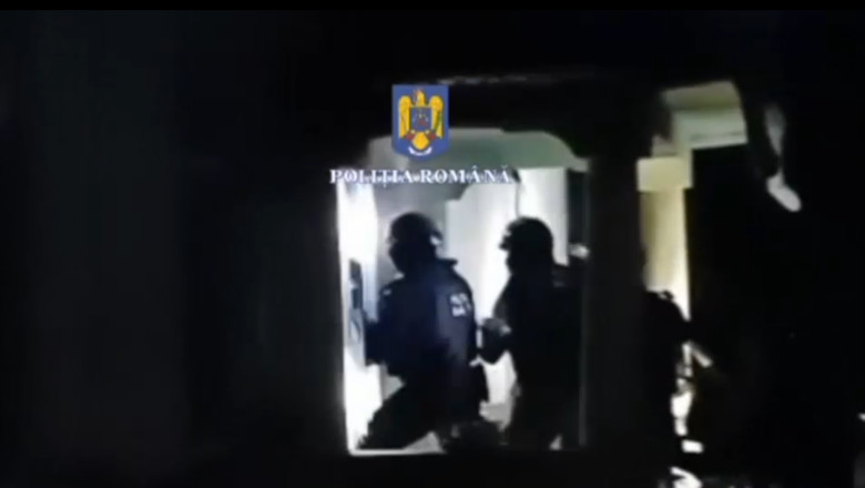 video un nou caz de violenta domestica in dolj mascatii au intrat in casa agresorului dupa ce o femeie a fost amenintata cu un pistol 6873df8ddbd3c