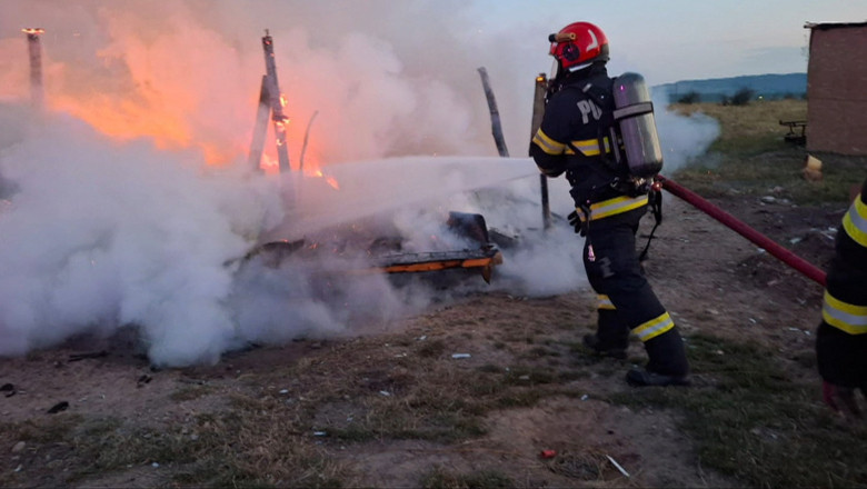 videofoto incendiu devastator in bihor un bebelus de 8 luni a murit ars de viu parintii s au autoevacuat de la ce a izbucnit focul 68760f885e8e0