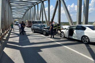 accident cu doua autoturisme implicate pe podul olt in slatina 68934f6dd8570