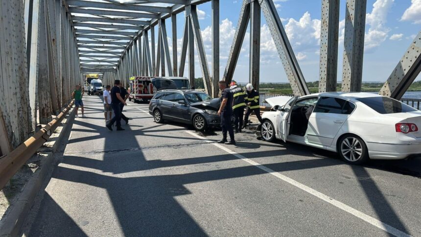 accident cu doua autoturisme implicate pe podul olt in slatina 68934f6dd8570