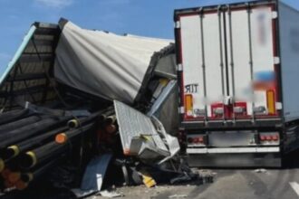 accident rutier intre doua autocamioane in olt pe drumul expres 12 foto 68b080eee0fc3