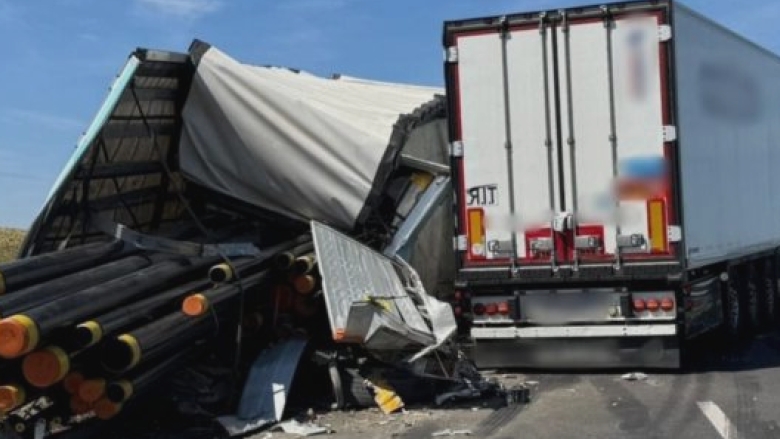 accident rutier intre doua autocamioane in olt pe drumul expres 12 foto 68b080eee0fc3