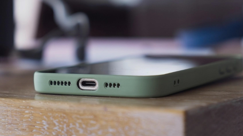 barbat prins dupa ce a furat un telefon si a accesat aplicatii bancare efectuand retrageri de bani plati si transferuri 68a420760d250