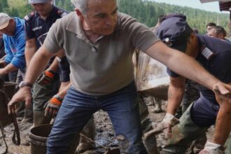 calin georgescu a dat la lopata la brosteni ilie bolojan a venit ca saplece video 68a88e68d1549