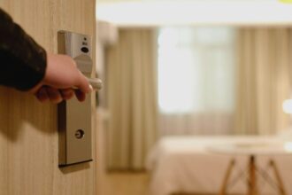 cele mai murdare locuri din camera de hotel cum le poti evita 68a7648fce4c1 1