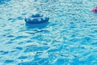 copil de 9 ani in stare grava dupa ce a ajuns pe fundul piscinei intr un spatiu de agrement din potcoava 68a760b8e4b28