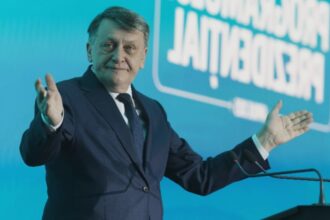 crin antonescu ponta ghita si alti securisti din opereta nu prea mai conteaza cu nicusor dan am esuat in caricatura 68a986ab05c63